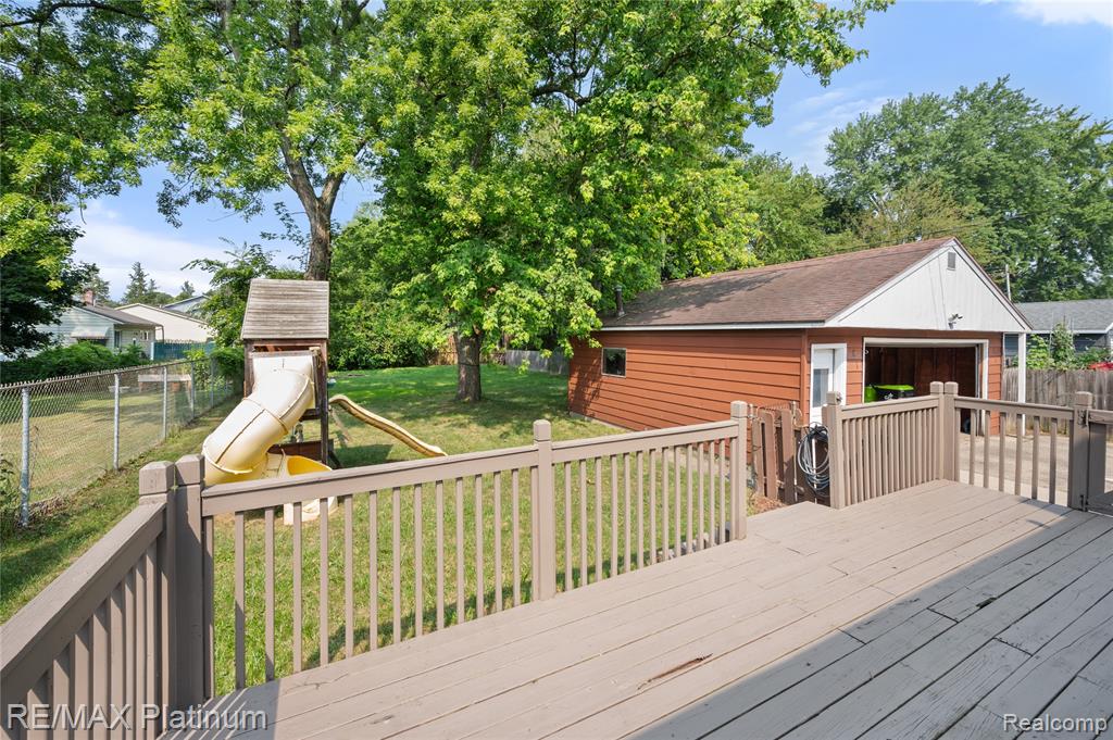 709 Elmwood Drive, Fenton, MI 48430 — Photo 34