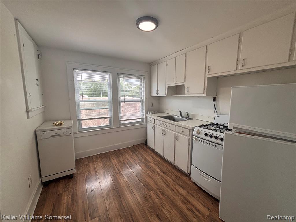 963 E Hayes Avenue, Hazel Park, MI 48030 — Photo 7
