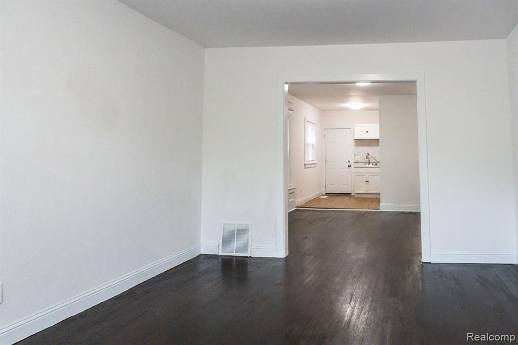 3927 SAINT CLAIR Street, Detroit, MI 48214 — Photo 24
