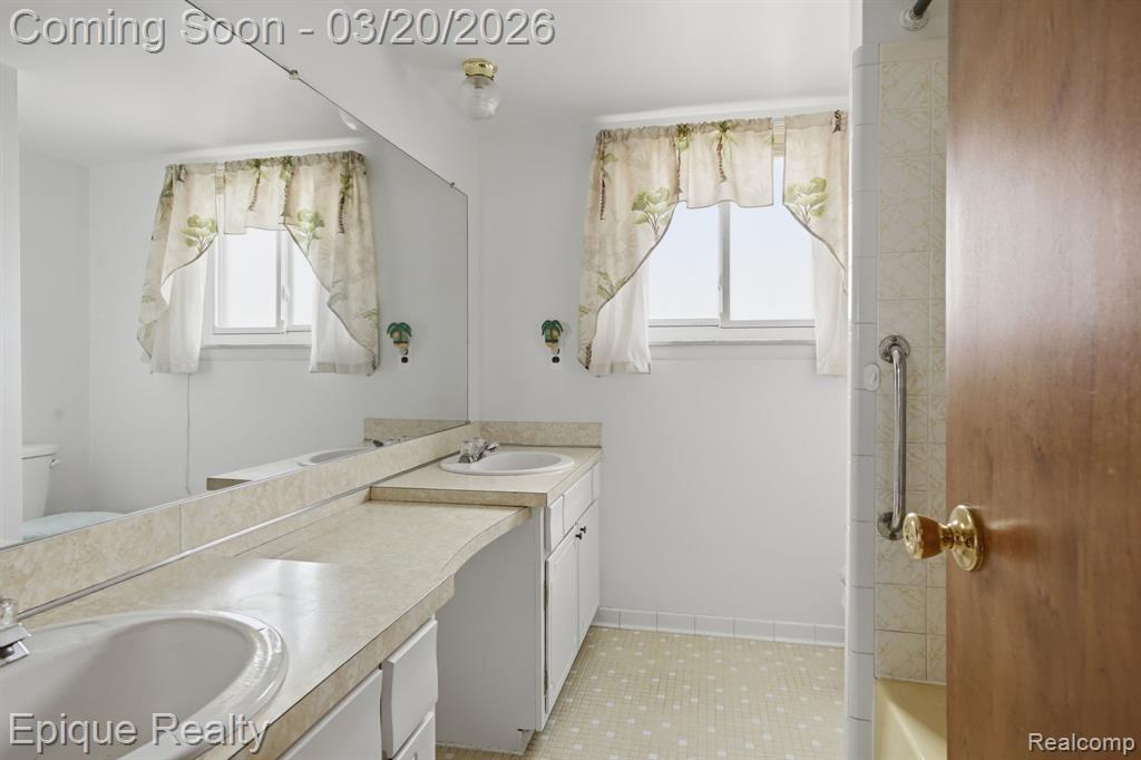 4272 Gunther Drive, Sterling Heights, MI 48310 — Photo 20