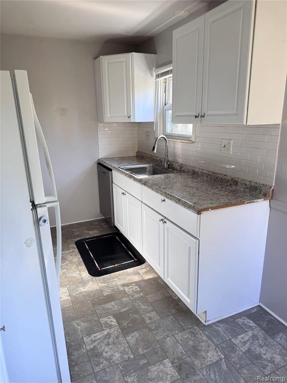 949 W FARNUM Avenue, Madison Heights, MI 48071 — Photo 12