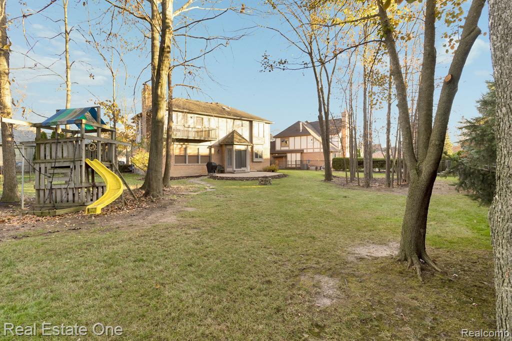 43581 NAVES Court, Clinton Twp, MI 48038 — Photo 6