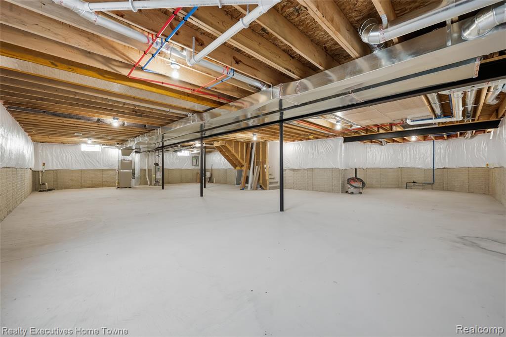 35701 Strongford Drive, New Baltimore, MI, 48047