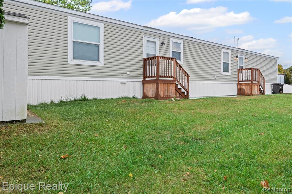 83 Elm Avenue, Highland, MI — Photo 2