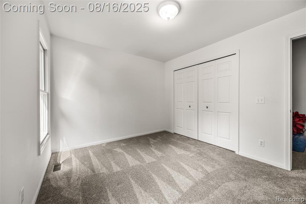7085 Hickory Hollow Circle, Clarkston, MI 48348 — Photo 38