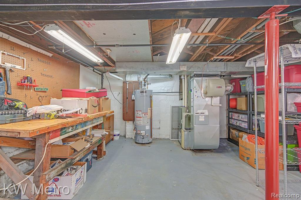806 LOCKWOOD Road, Royal Oak, MI 48067 — Photo 25