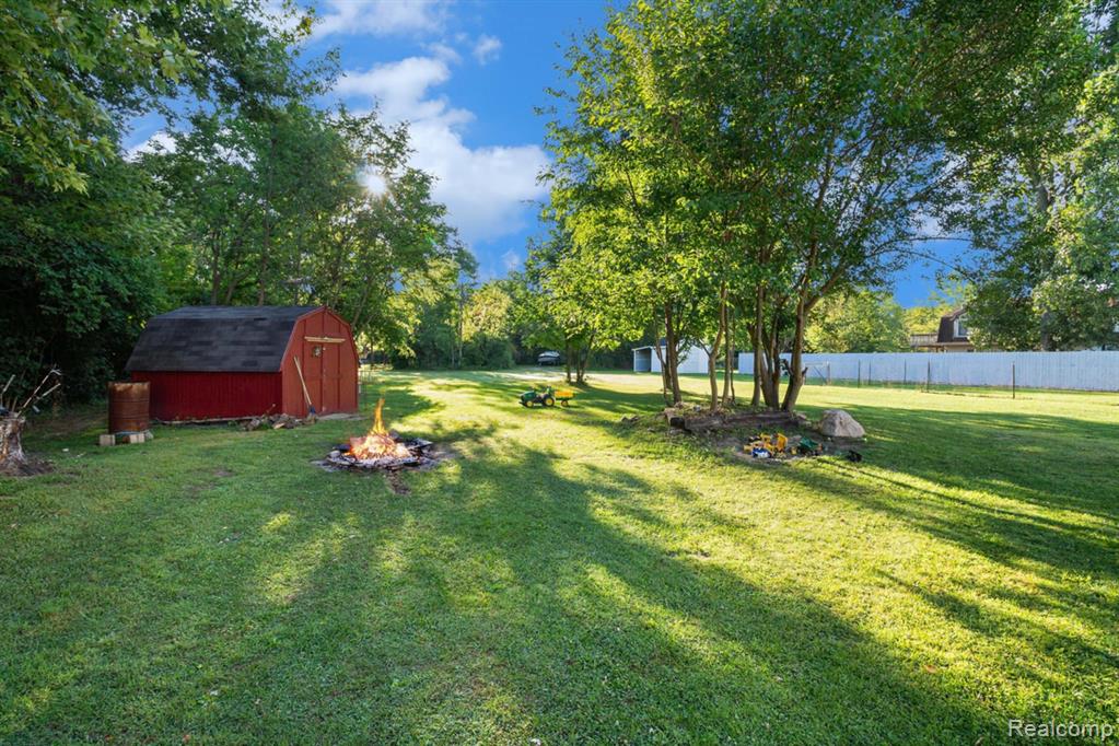 5089 Auker Drive, Grand Blanc, MI 48507 — Photo 14