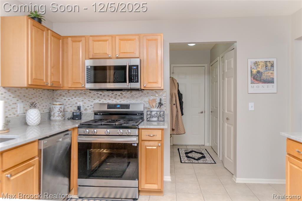 6157 Lochmore Drive, Commerce Twp, MI 48382 — Photo 23