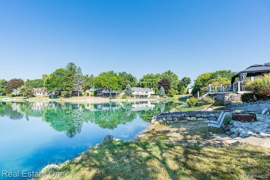 6621 Northpoint Drive, Troy, MI 48085 — Photo 16