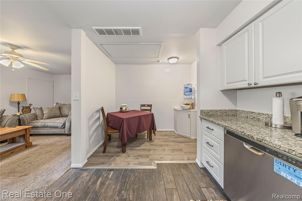 7241 Richardson Road, West Bloomfield, MI 48323 — Photo 9