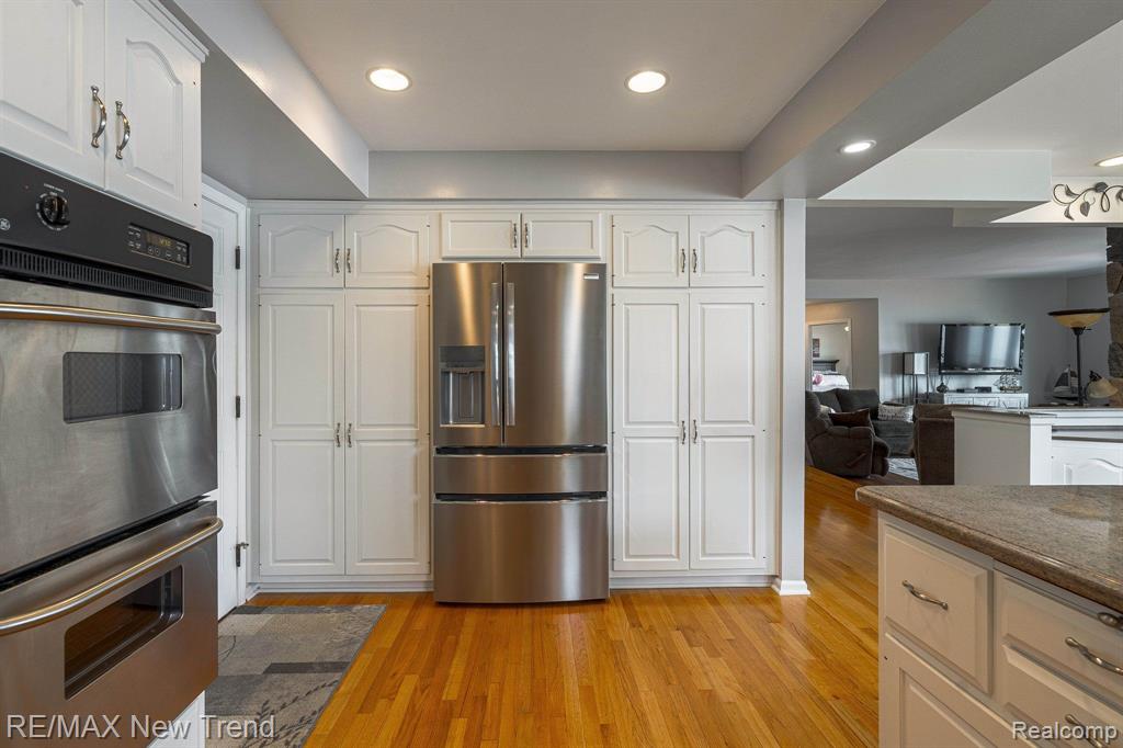 6768 HATCHERY Road, Waterford, MI 48327 — Photo 22