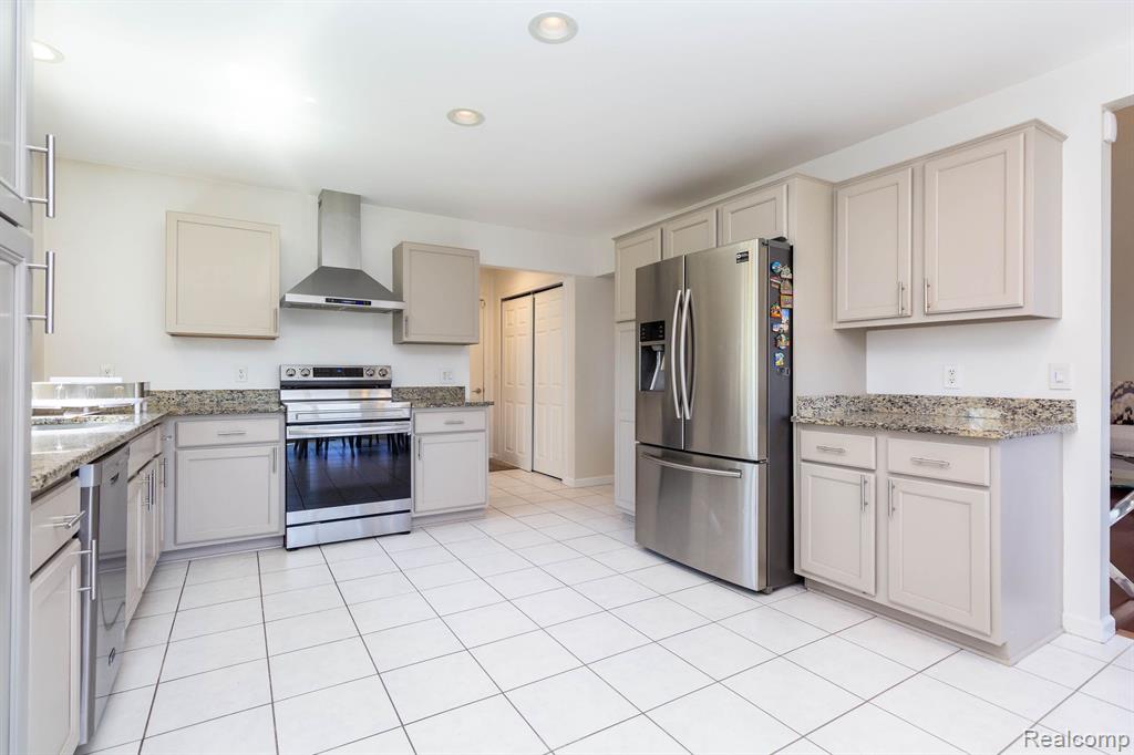 4617 LANCELOT Drive, Sterling Heights, MI 48310 — Photo 12