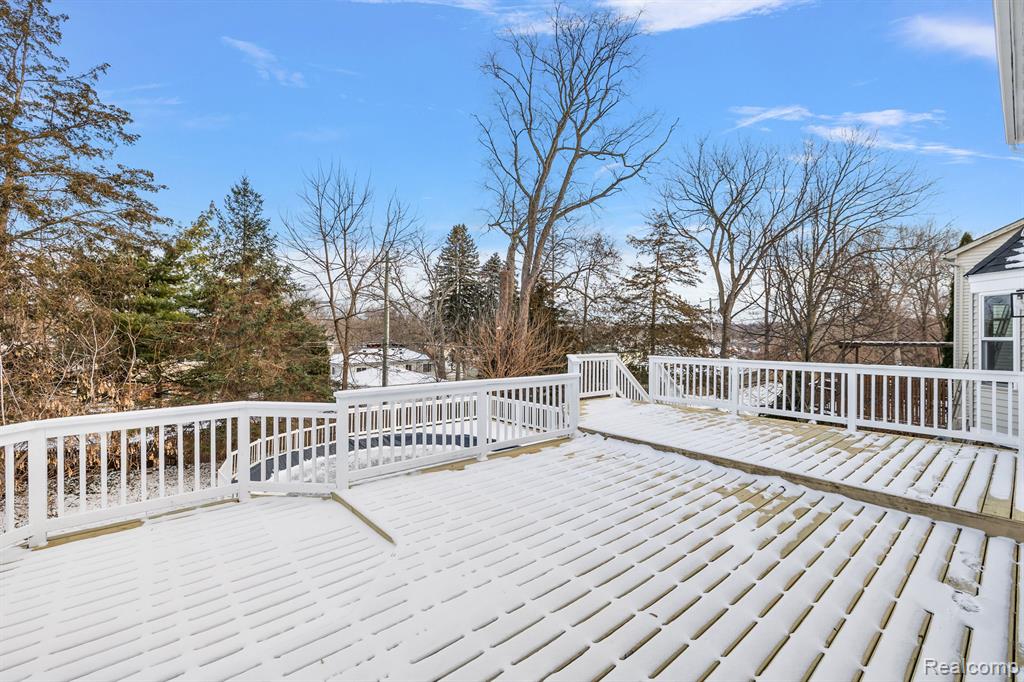 708 Oak View Ln, Milford, MI 48381 — Photo 12