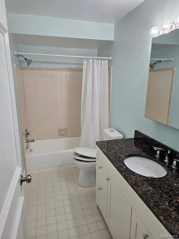 52913 CROSS CREEK Drive, Chesterfield, MI 48047 — Photo 9