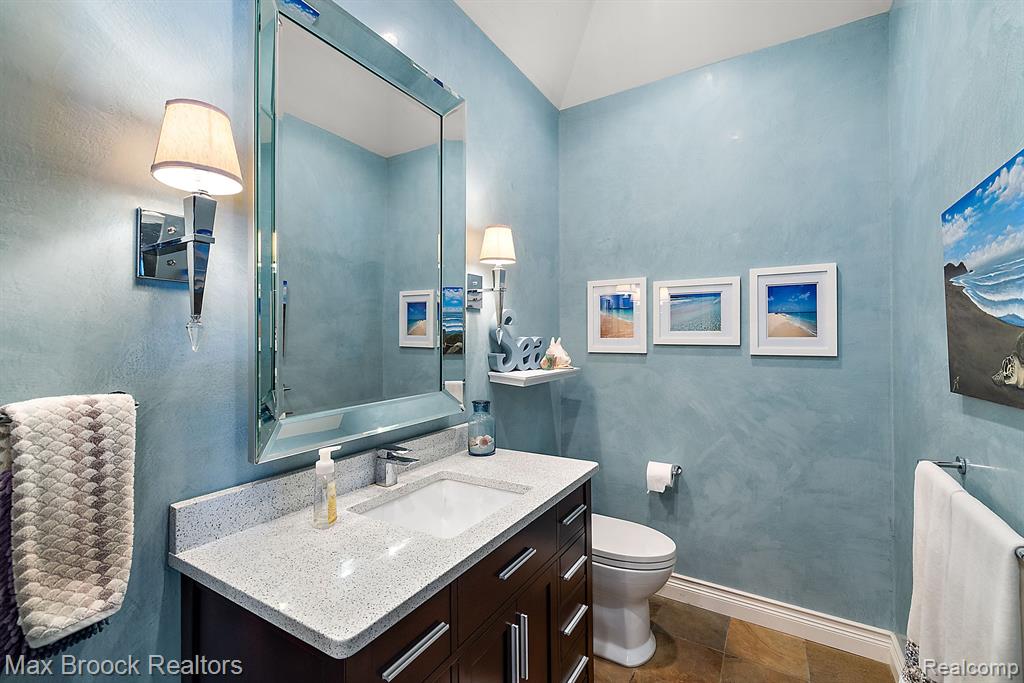 6340 Lakeshore Street, West Bloomfield, MI 48323 — Photo 48