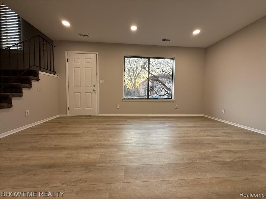 40860 HIGHPOINTE Drive, Clinton Twp, MI 48038 — Photo 4