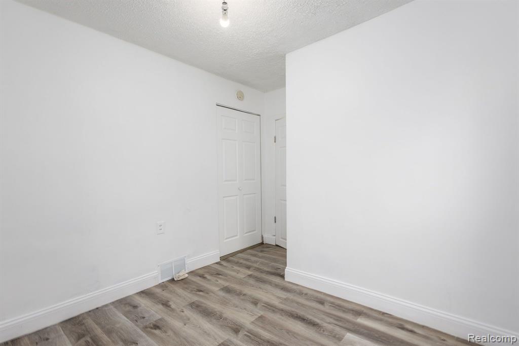 7881 NIGHTINGALE Street, Dearborn Heights, MI 48127 — Photo 13