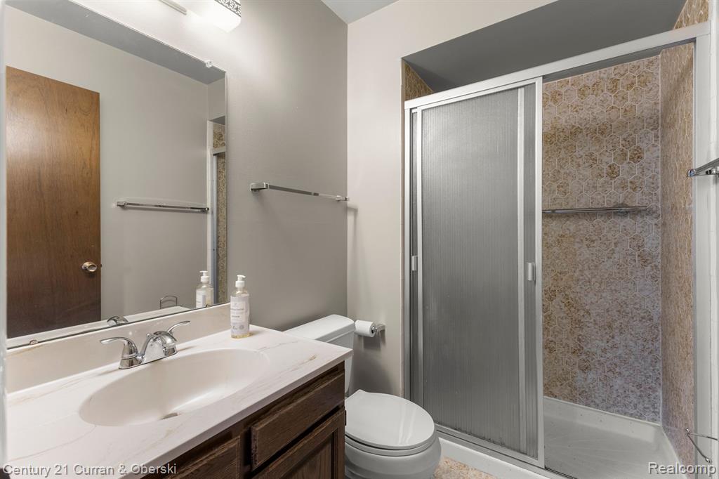 3060 LINDENWOOD Drive, Dearborn, MI 48120 — Photo 23