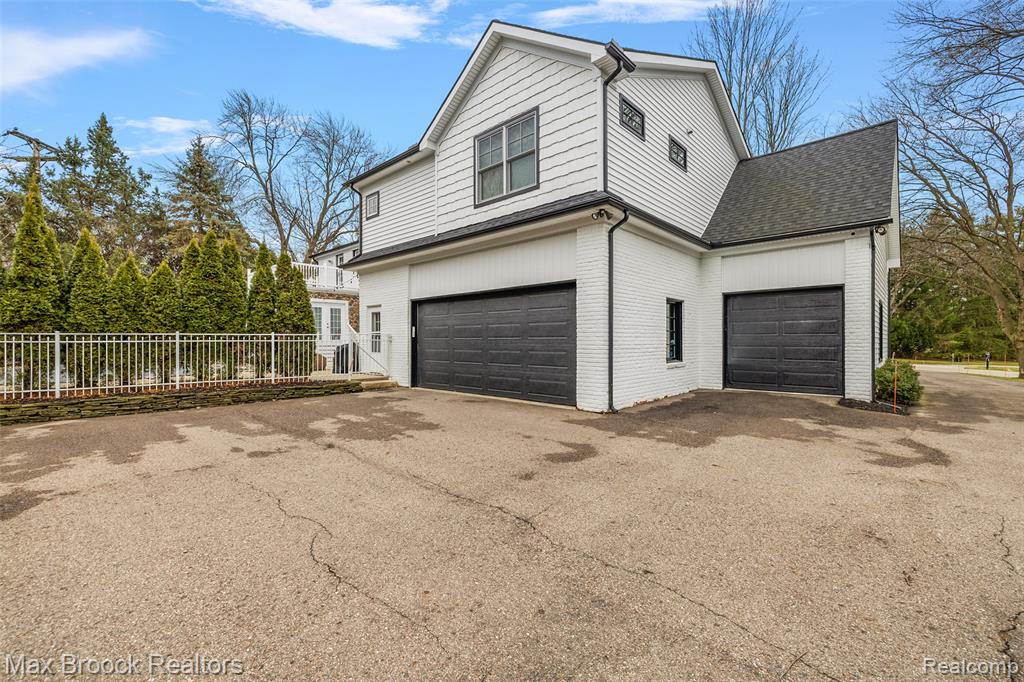 692 Bennington Drive, Bloomfield Hills, MI 48304 — Photo 34