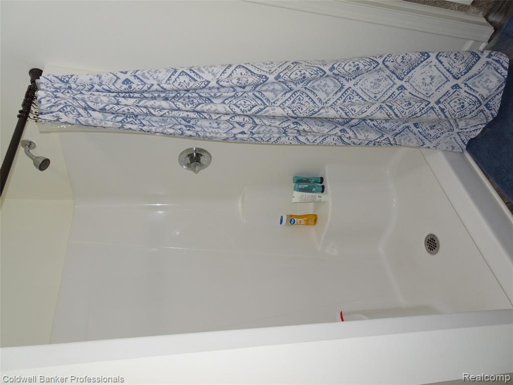 5399 Swan Drive, Burton, MI 48509 — Photo 15