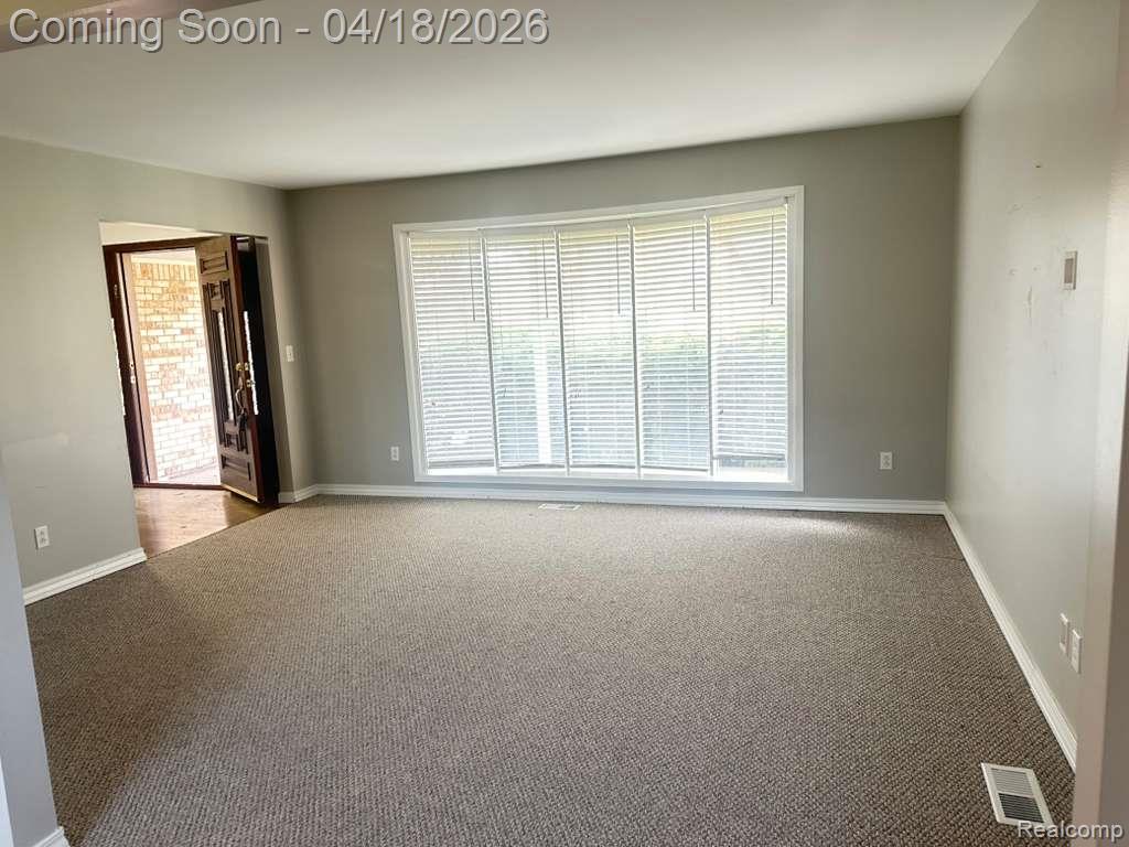 3960 Kings Point Drive, Troy, MI 48083 — Photo 11