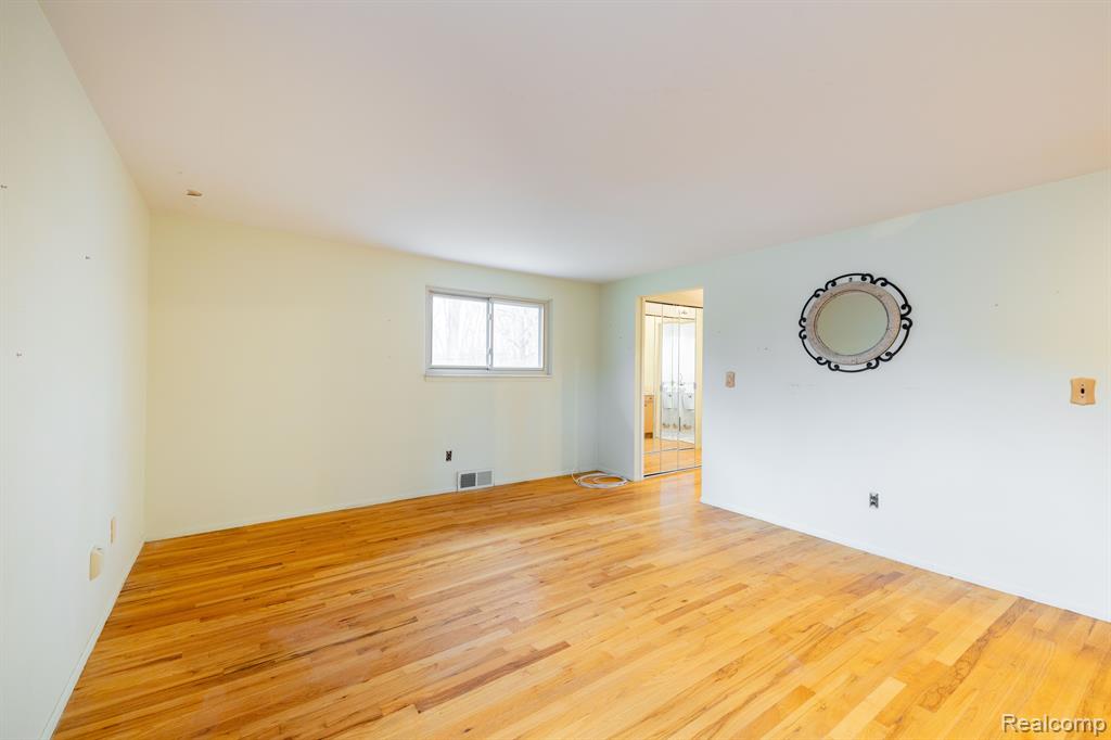 8064 WOOD Drive, Grosse Ile, MI 48138 — Photo 19