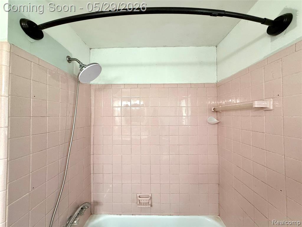23400 Seneca Street, Oak Park, MI 48237 — Photo 44
