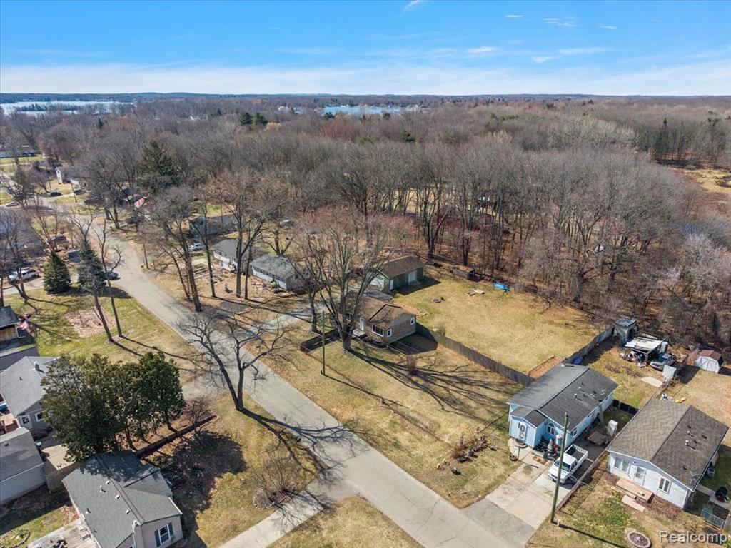 5275 Lake Grove Drive, White Lake, MI 48383 — Photo 2