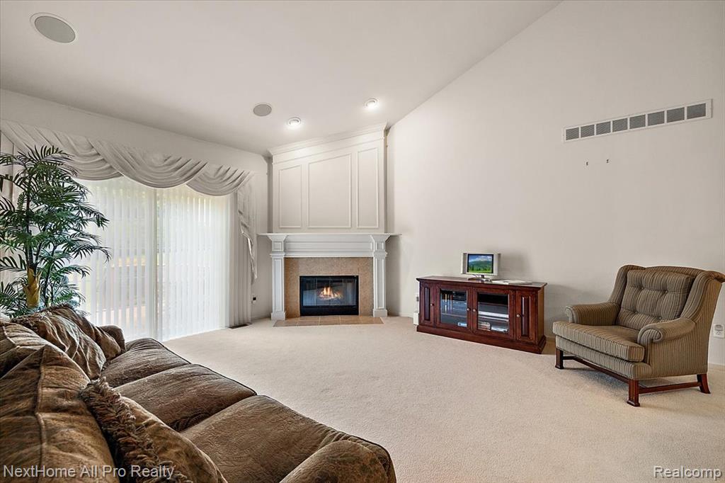 838 Knolls Landing Drive, 6, Milford, MI 48381 — Photo 11