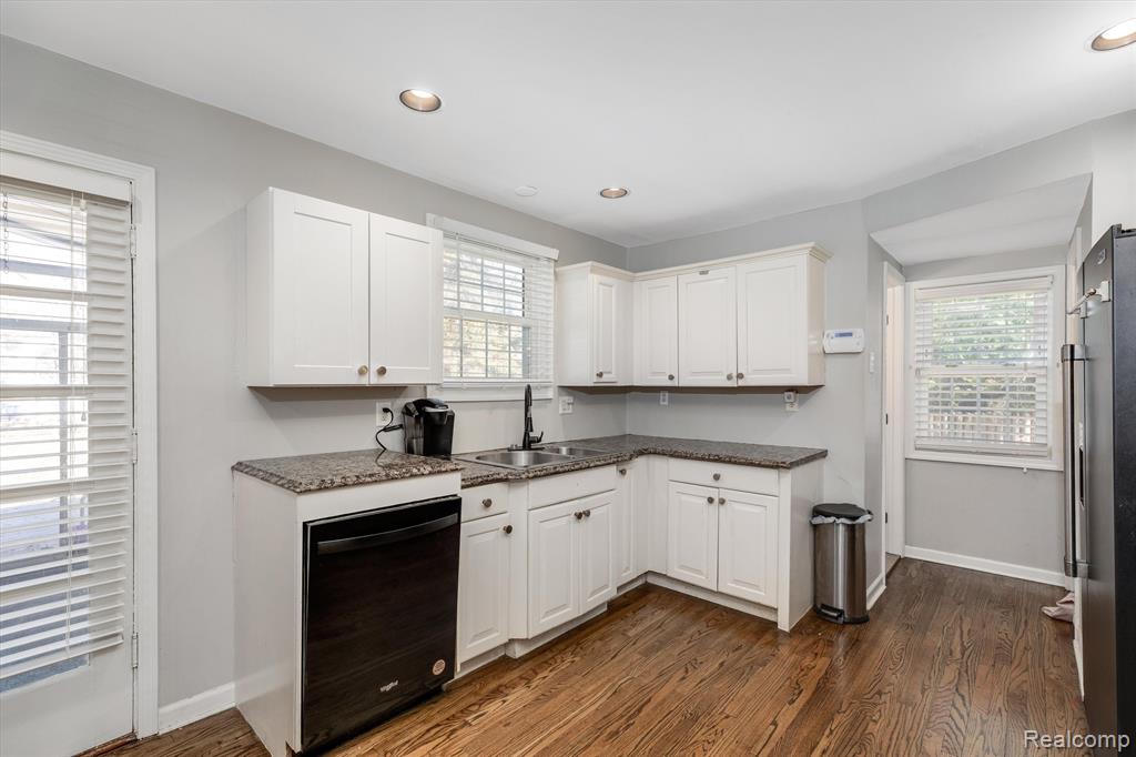 5220 LANNOO Street, Grosse Pointe, MI 48236 — Photo 10