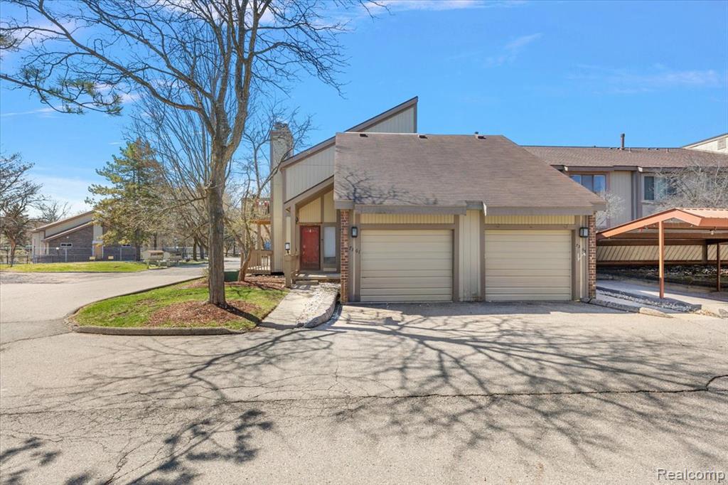 7361 Radcliff Drive, West Bloomfield, MI — Photo 2