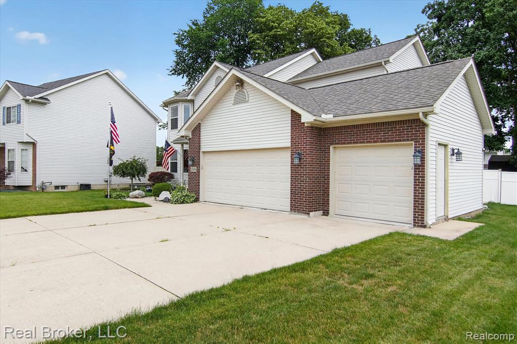 15156 Oak Valley Lane, Monroe, MI 48161 — Photo 3