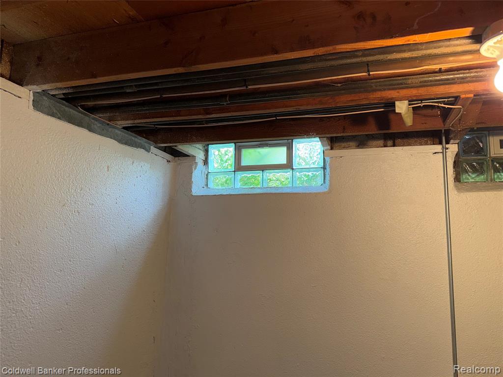8689 Sterling street, Center Line, MI 48015 — Photo 22