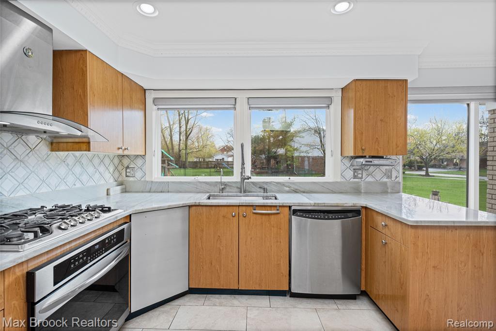 6240 Wynford Drive, West Bloomfield, MI — Photo 21