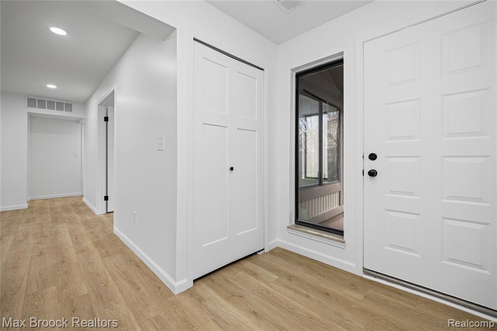 7443 Brynmawr Court, West Bloomfield, MI — Photo 5