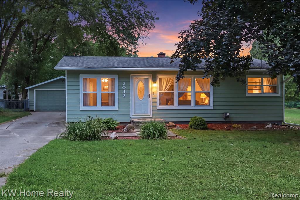 2042 Orland, Wixom, MI 48393