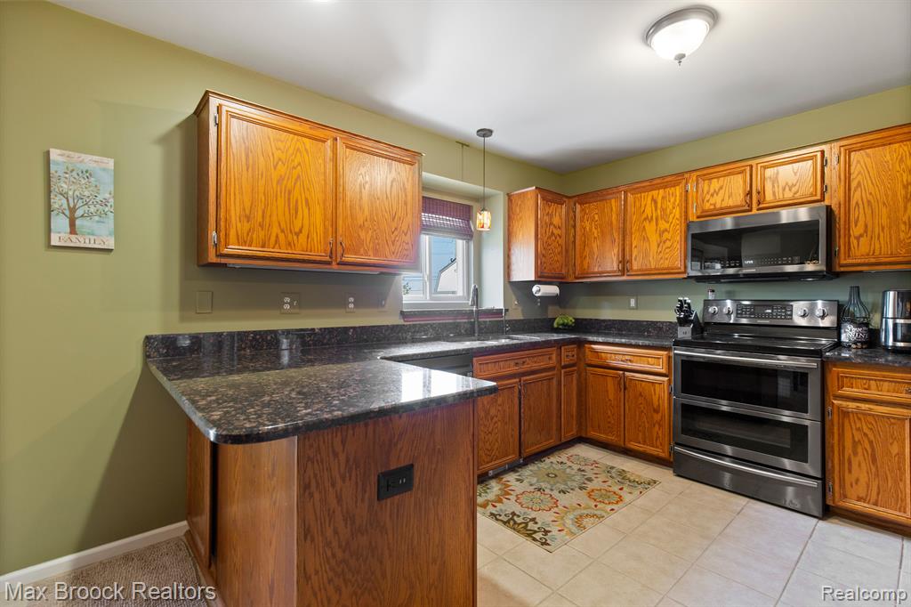 52449 ROBINS NEST Drive, Chesterfield, MI 48047 — Photo 9