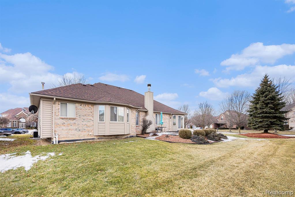 50190 MAGDALINA Drive, Macomb, MI 48044 — Photo 24