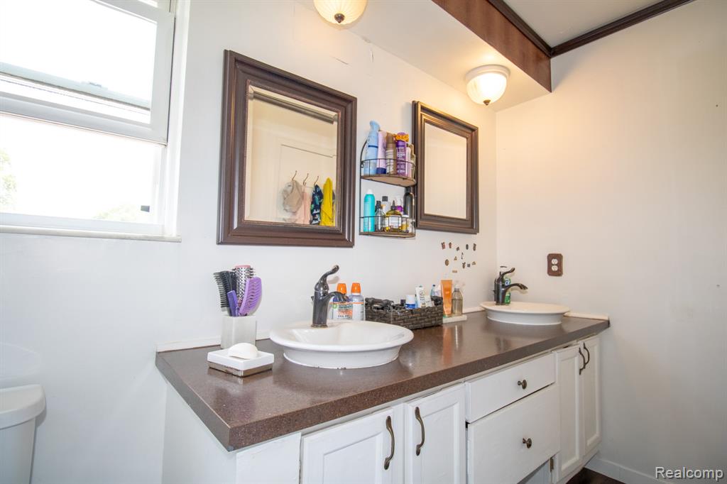 7878 Capri Drive, Canton, MI 48187 — Photo 43