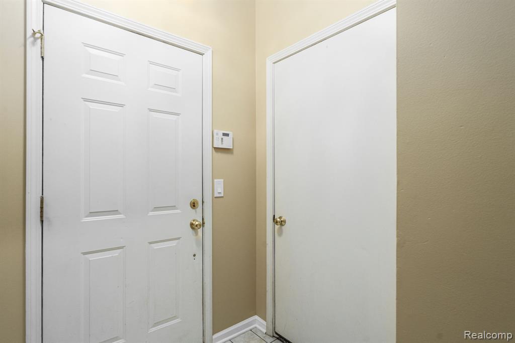 5200 ADDINGTON Drive, 49, Commerce Twp, MI 48390 — Photo 3