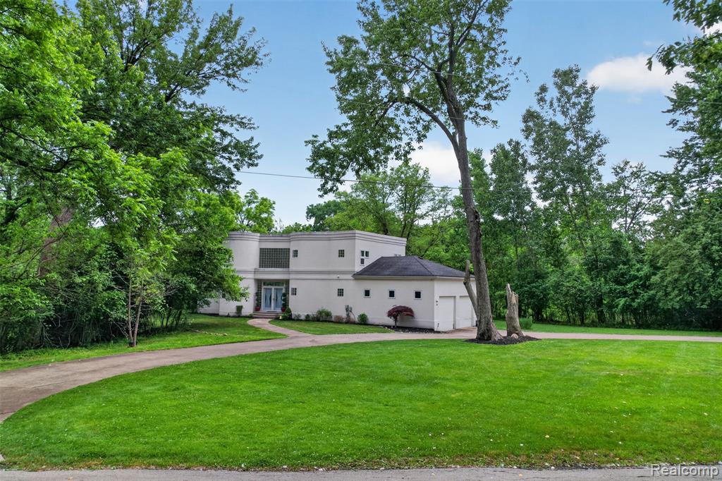 4845 Bryn Mawr Drive, Bloomfield Hills, MI 48301 — Photo 2