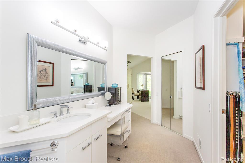 6524 Pleasant Lake Court, West Bloomfield, MI — Photo 34