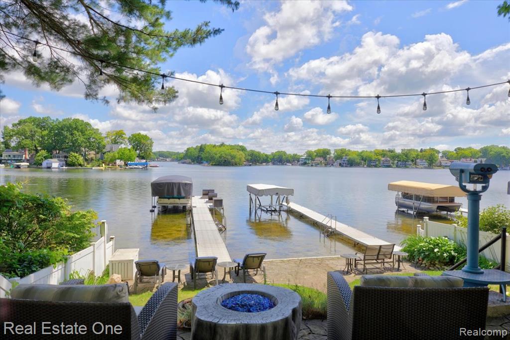 836 Pine Tree Road W, Lake Orion, MI 48362 — Photo 5
