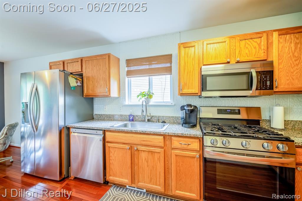 5778 Savoy Drive, Waterford, MI 48327 — Photo 13