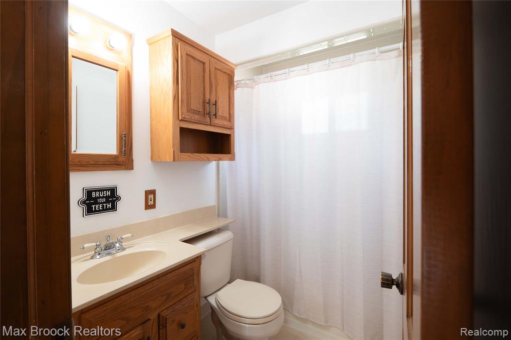 8212 Carrousel Boulevard, Westland, MI — Photo 10