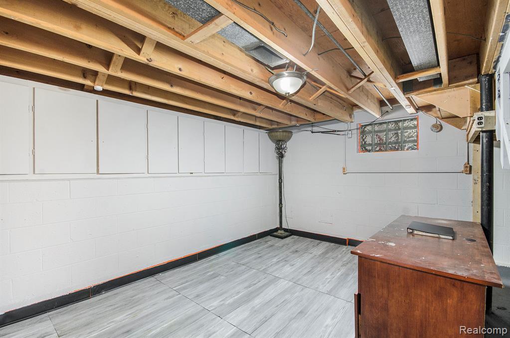 15105 Charles R Avenue, Eastpointe, MI 48021 — Photo 17