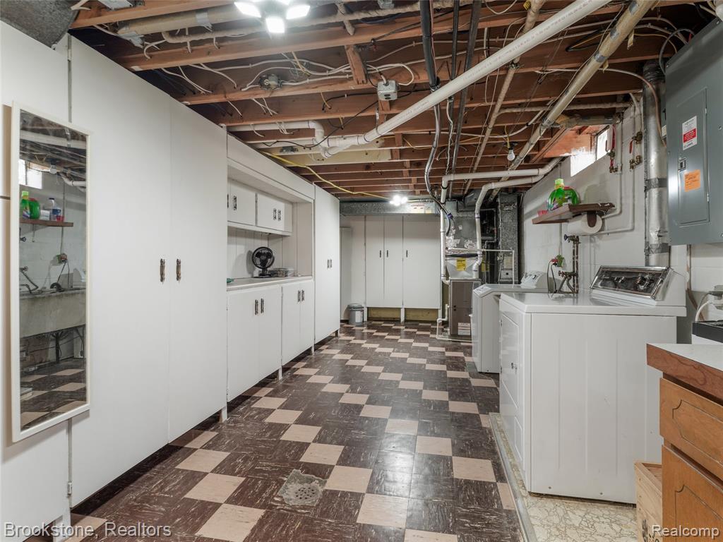 6042 Ravenswood Drive, Utica, MI 48316 — Photo 36