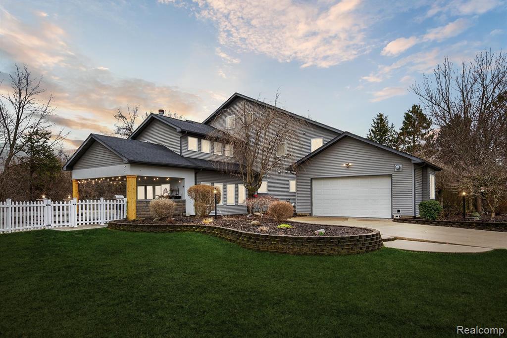 552 N McKinley Road, Flushing, MI 48433