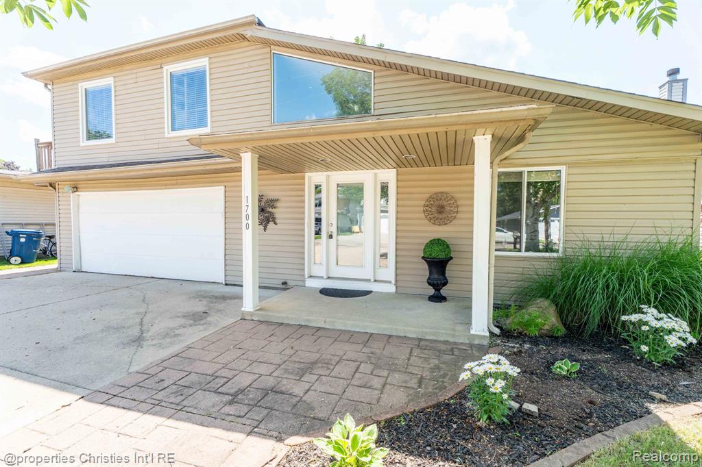 1700 MADDY Lane, Keego Harbor, MI 48320 — front exterior