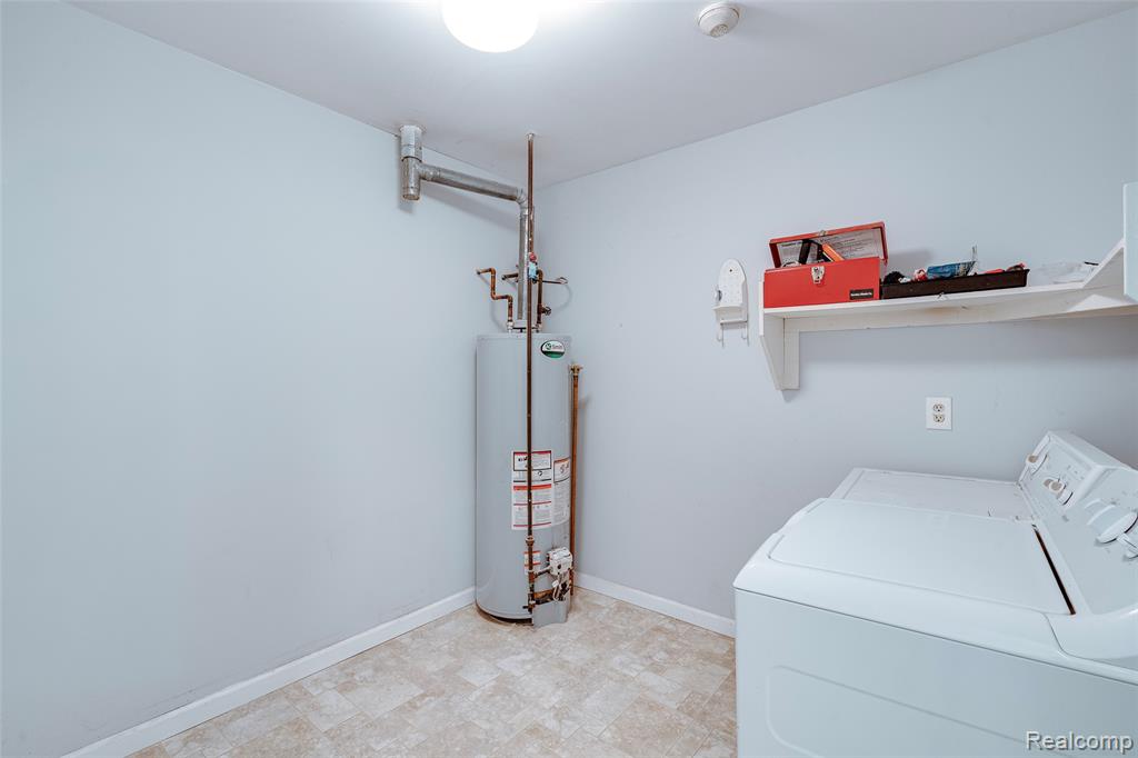 42481 Lilley Pointe Drive, Canton, MI 48187 — Photo 25